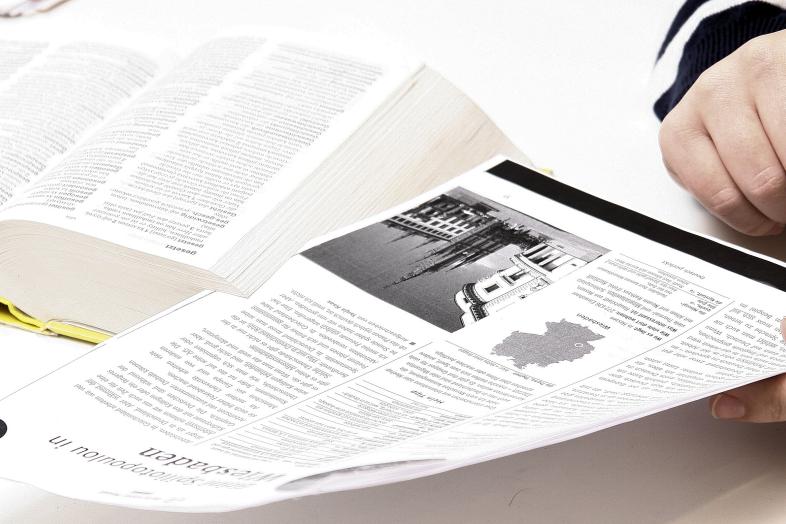 Luentomoniste ja sanakirja.