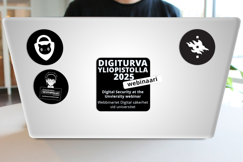 kannettava tietokone, kannettavatarroja, yhdessä teksti Digiturva yliopistolla 2025 -webinaari