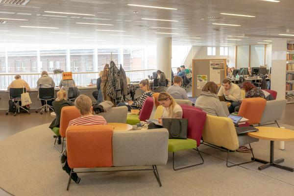 Kirjautuminen ja yhteydet