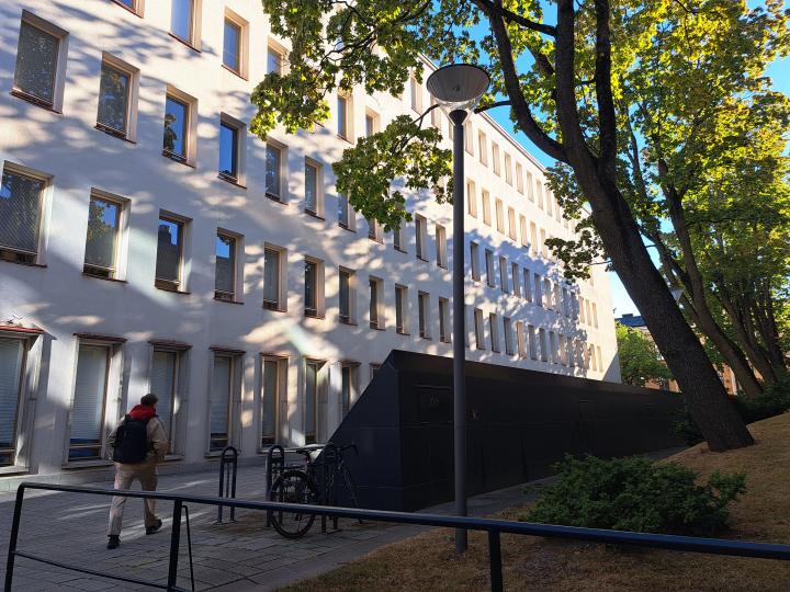 A student walking by Metsätalo.